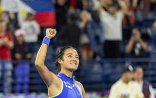 الصورة: فلبينية تخطف الأضواء في "تنس دبي".. وتصنع التاريخ وتتوعد الأميركية كوكو