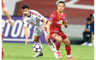 الصورة: رياضيون: أخطاء فنية وإدارية متراكمة وراء خروج الشارقة من جميع المسابقات