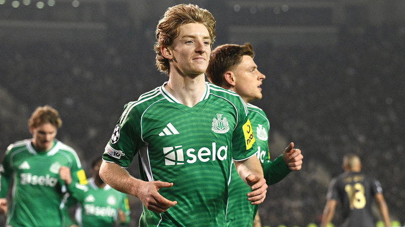 أنتوني غوردون لاعب نيوكاسل يونايتد.  إي.بي.إيه