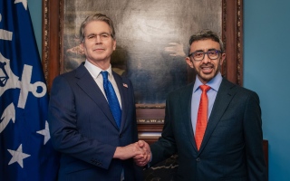 عبدالله بن زايد يلتقي وزير الخزانة الأمريكي في واشنطن