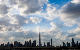 طقس الإمارات غداً: انخفاض على درجات الحرارة مع تشكل الضباب