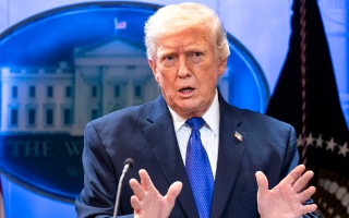 الصورة: ترامب يرفع الرسوم الجمركية العالمية من 10% إلى 15%