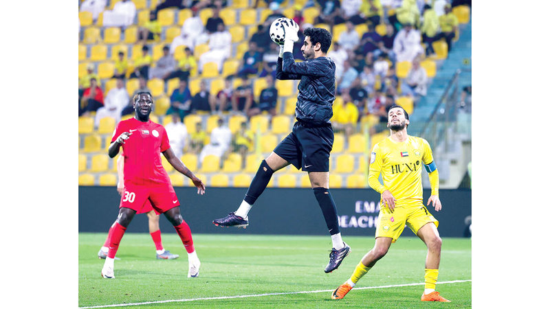 علاقة الوصل مع لاعبيه بعد الاعتزال تقتصر على مساعدتهم على الاندماج في العمل الإداري أو الفني. تصوير: إبراهيم صادق