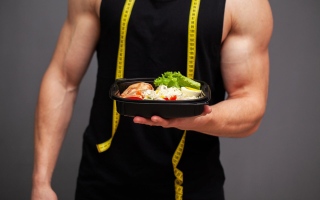 الصورة: لماذا يحتاج الرجال إلى سعرات حرارية أكثر من النساء؟