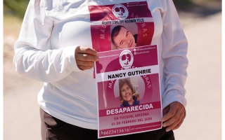 الصورة: متطوعون يبحثون عن أثر والدة مذيعة &laquo;توداي&raquo;