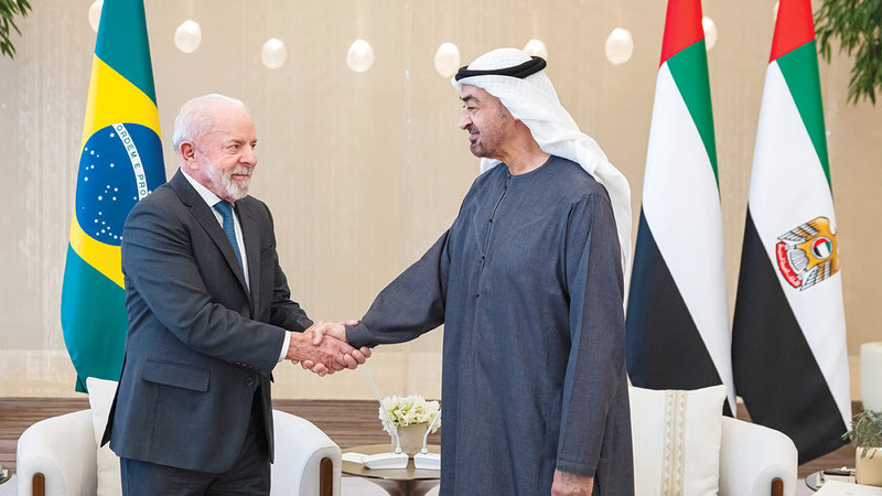 رئيس الدولة والرئيس البرازيلي خلال اللقاء. وام