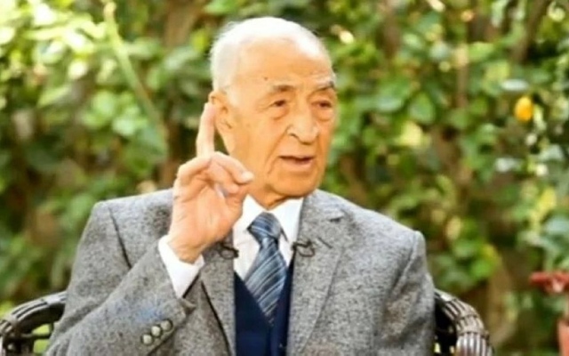 الصورة: وفاة شيخ الإذاعيين المصري فهمي عمر عن 98 عاماً