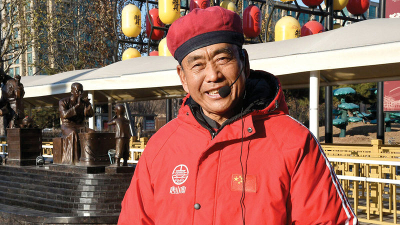 تشياو يعمل في مطعم صغير لزيادة دخله. من المصدر