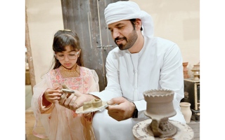 الصورة: صناعة الفخار..تحف من طين الإمارات