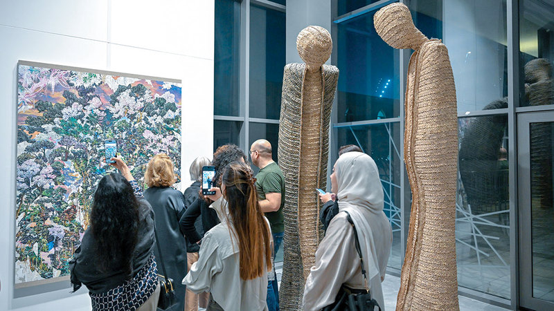 الأعمال تقدم مقاربة جديدة لقراءة التجريد والهندسيات بوصفها أدوات لإعادة تصور المكان والذاكرة. تصوير: أشوك فيرما