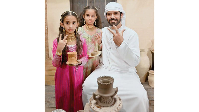 سعيد الشحي: نحرص على تدريب الأجيال الجديدة على الحِرف التقليدية، بهدف الحفاظ عليها جزءاً من الهوية.