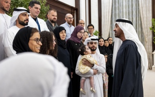 رئيس الدولة يستقبل وفداً من مركز أبوظبي للخلايا الجذعية ومستشفى ياس كلينك