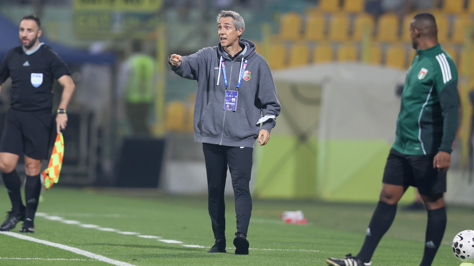 مدرب شباب الأهلي: التحكيم المحلي أفضل من الأجنبي في «دورينا»