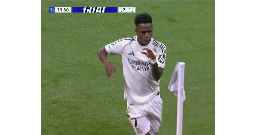 فينيسيوس يرقص عند علم الركنية هذه المرة أمام جماهير فريقه