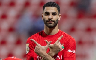 الصورة: عبدالمجيد حسين يكشف سبب خروج مهاجم شباب الأهلي في مباراة الوصل