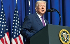 الصورة: ترامب يعيد نشر اتهامات عنصرية لميشيل أوباما.. ويهاجم سوزان رايس