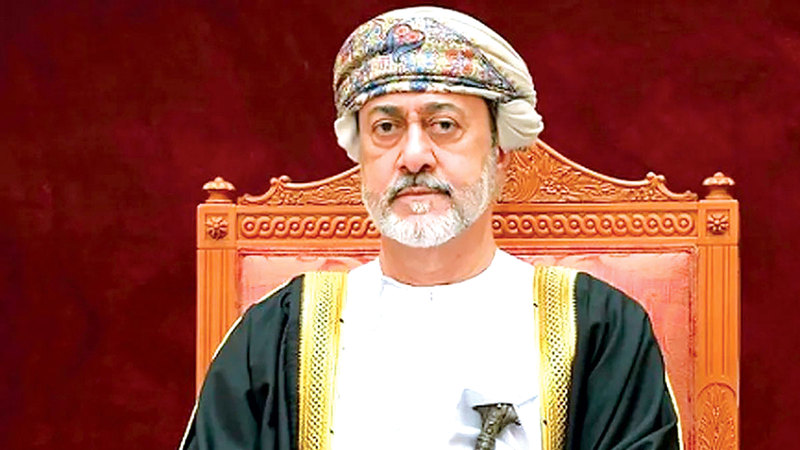 رئيس الدولة وسلطان عمان يشددان على ضرورة الوقف الفوري للأعمال العسكرية والعودة للحوار والحلول الدبلوماسية.