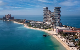 الصورة: &laquo;الاقتصاد والسياحة&raquo; في دبي: تمديد إقامة النزلاء المتأثرين بتعليق الرحلات