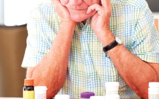 الصورة: &laquo;أبوعــلي&raquo; يحتـــاج إلى 42.7 ألف درهم كُلفة أدوية لـ 3 أمراض مزمنة