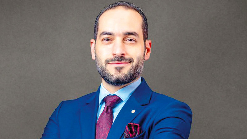 الدكتور أشرف زيد: نمط الحياة السريع يدفع مرضى إلى علاج أعراض العين بأنفسهم من دون الحصول على استشارة طبية.