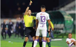 الصورة: سبيت خاطر: الكرة لا تخلو من الأخطاء.. من الأهم أن يعالج العين مشكلاته الفنية أولاً