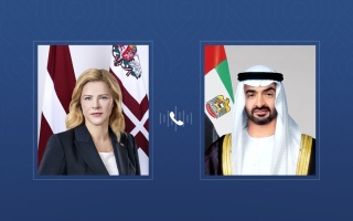 الصورة: رئيس الدولة يتلقى اتصالاً هاتفياً من رئيسة وزراء لاتفيا أدانت خلاله الاعتداءات الإيرانية التي استهدفت الإمارات