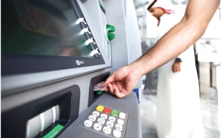 الصورة: مصرفيون: خدمات البنوك مستمرة دون انقطاع