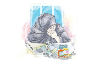 الصورة: &laquo;أم عبدالخالق&raquo; تحتاج إلى 20 ألف درهم لتجديد بطاقة التأمين الصحي