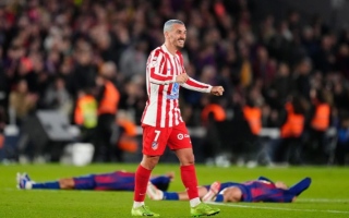 الصورة: غريزمان يسخر من برشلونة بصورة قاسية