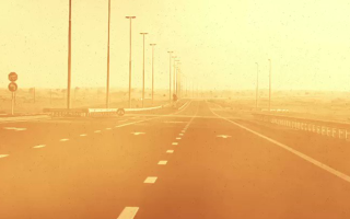 الصورة: "الوطني للأرصاد" يحذر من رياح شمالية غربية نشطة مثيرة للغبار وتدني الرؤية حتى 2000 متر