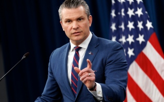 الصورة: وزير الدفاع الأميركي: سننتصر في الحرب ضد إيران والمزيد من الأمواج قادمة ونحن في البداية فقط