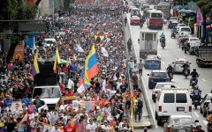 الصورة: مظاهرات جديدة في فنزويلا للمطالبة بالإفراج عن مادورو وزوجته