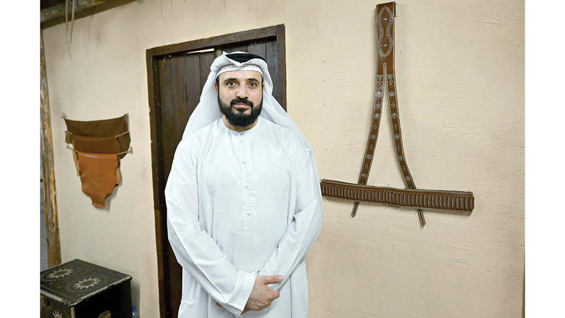 سلطان الزعابي: المحزم من القطع الجلدية التي بدأ أهل المنطقة في صناعتها مع ظهور الذخائر، حتى تمكنهم من جمع الذخيرة وحملها بسهولة من دون أن تعيق حركتهم.