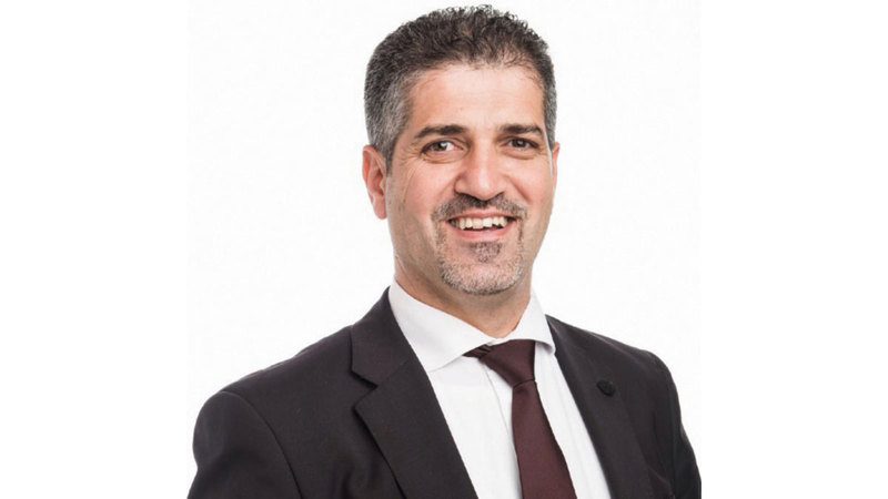 أمجد نصر: التجربة الإماراتية في التعامل مع أزمات سابقة، لم تكن مجرد اختبارات، بل شكلت فرصاً لتطوير آليات إدارة المخاطر وتعزيز الاحتياطات.