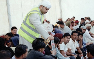 الصورة: &laquo;الشارقة الخيرية&raquo; تُوزّع 449.3 ألف وجبة إفطار