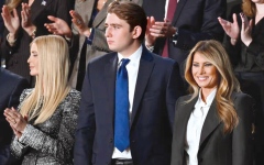 الصورة: ميلانيا تثير الجدل حول ترتيب جلوس عائلة ترامب في المناسبات الرسمية