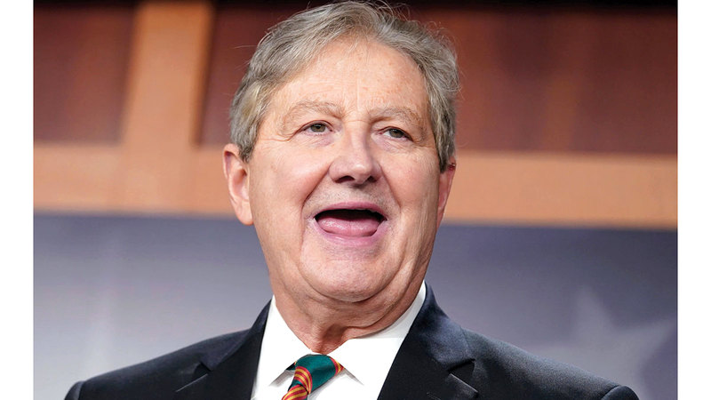 جون كيندي سأل عما إذا كان ترامب قد وافق على النفقات. أ.ب