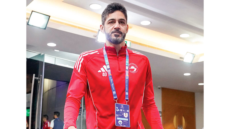 حارس الشارقة عادل الحوسني. من المصدر