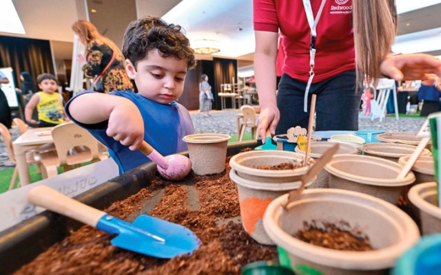 الصورة: مختصون: نجاح &laquo;التعليم عن بُعد&raquo; يعتمد على دور الأسرة