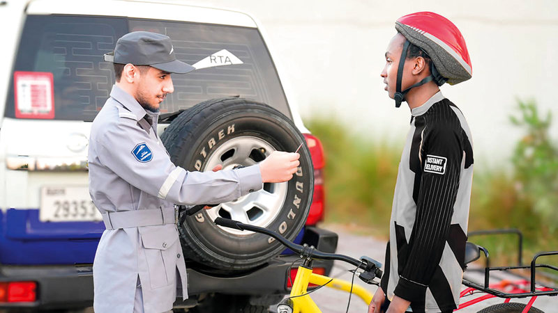 الدوريات شددّت على ضرورة التزام سائقي الدراجات بمتطلبات مزاولة النشاط. من المصدر