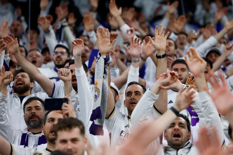 "ويفا" يُعاقب ريال مدريد بسبب أحد مشجعيه