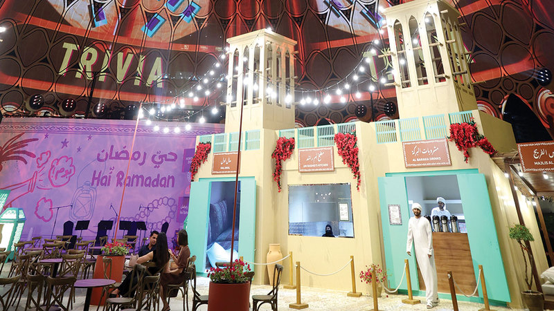 الأكشاك المشاركة تقدم منتجات متنوعة. تصوير: إبراهيم صادق