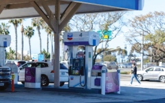 الصورة: أسعار الوقود ترتفع في أميركا بسبب تأثير الحرب على إمدادات الطاقة العالمية