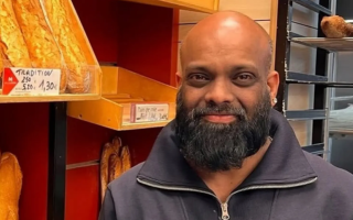 الصورة: خباز سريلانكي يزوّد قصر الإليزيه بـ 20 رغيف &laquo;باغيت&raquo; كل صباح