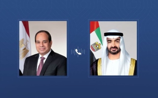 الصورة: رئيس الدولة والرئيس المصري يبحثان خلال اتصال هاتفي تطورات الأوضاع في المنطقة