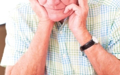 الصورة: &laquo;مختار&raquo; يحتاج إلى 97 ألف درهم لعلاج &laquo;سرطان الخدّ&raquo;