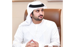 الصورة: مكتوم بن محمد: زايد حاضر في كل يد ممتدة بالخير