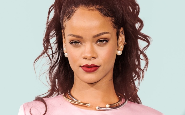 الصورة: امرأة تطلق 10 رصاصات على منزل ريهانا في هوليوود