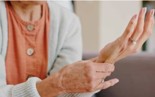 الصورة: هكذا تحدث هشاشة العظام عند النساء .. وهكذا يمكن تجنبها