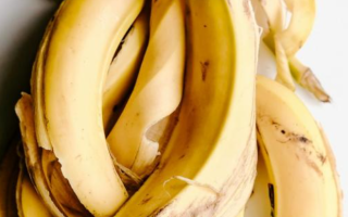 الصورة: لربات البيوت .. فوائد سحرية لا تتخيليها لقشر الموز